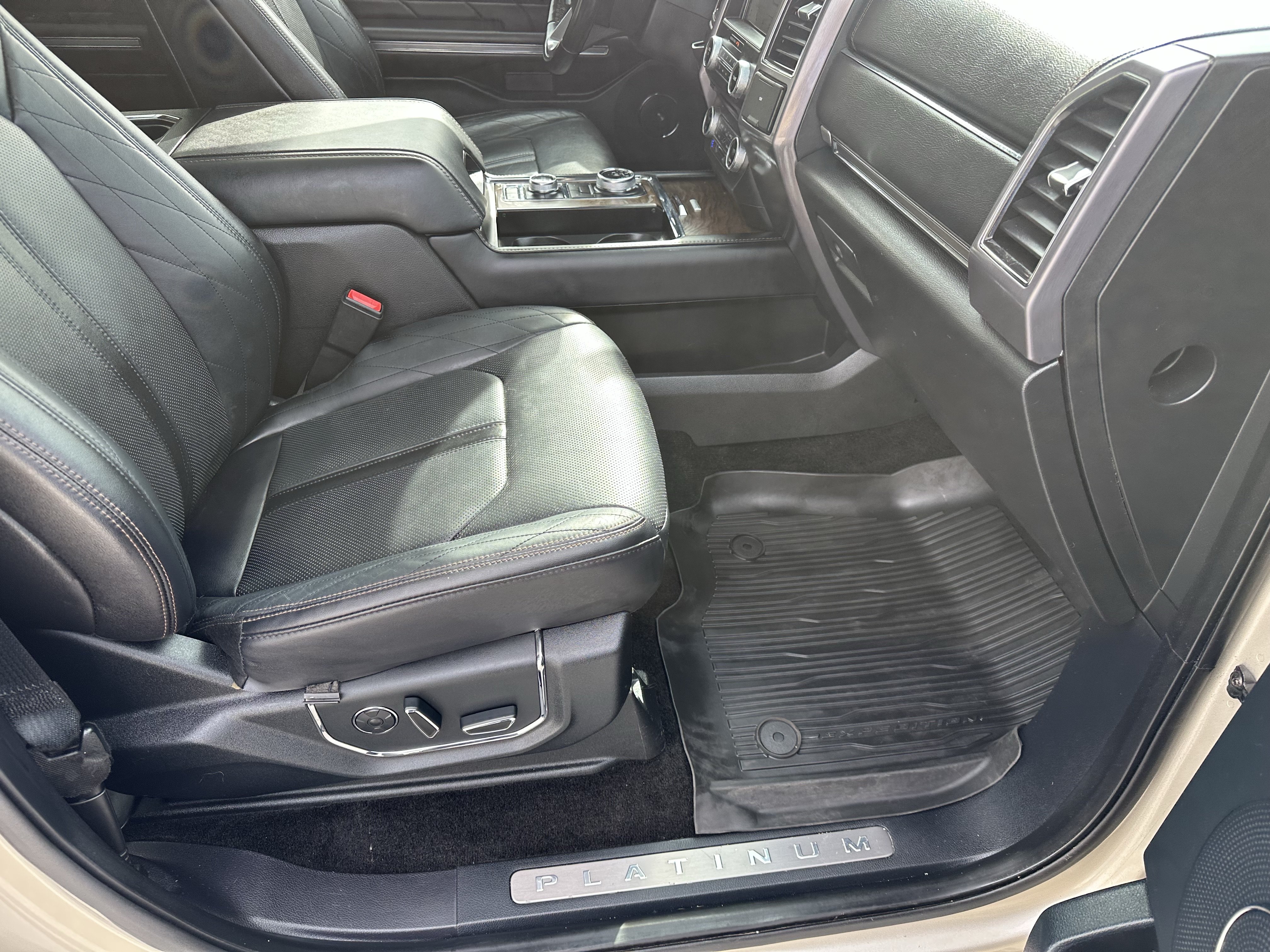 Used 2018 Ford Expedition Max Platinum AWD/4WD image 6