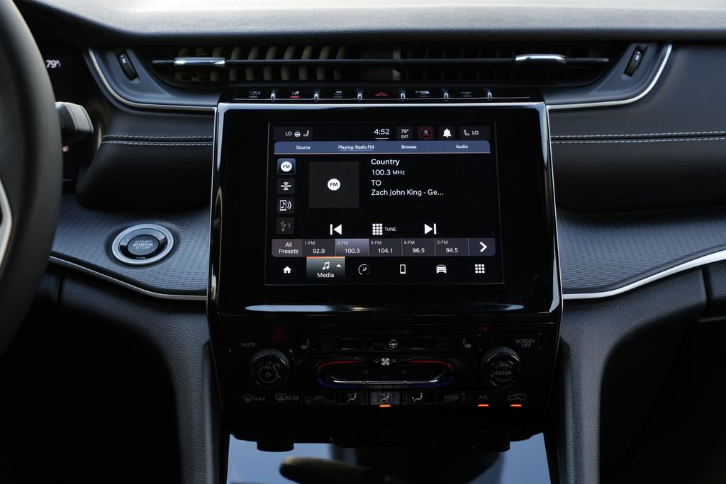 Used 2023 Jeep Grand Cherokee L Laredo image 11