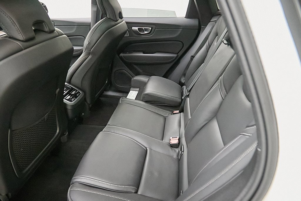 Certified 2023 Volvo XC60 B5 Ultimate image 23