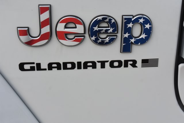 Used 2023 Jeep Gladiator Overland w/ Cold Weather Group AWD/4WD image 12