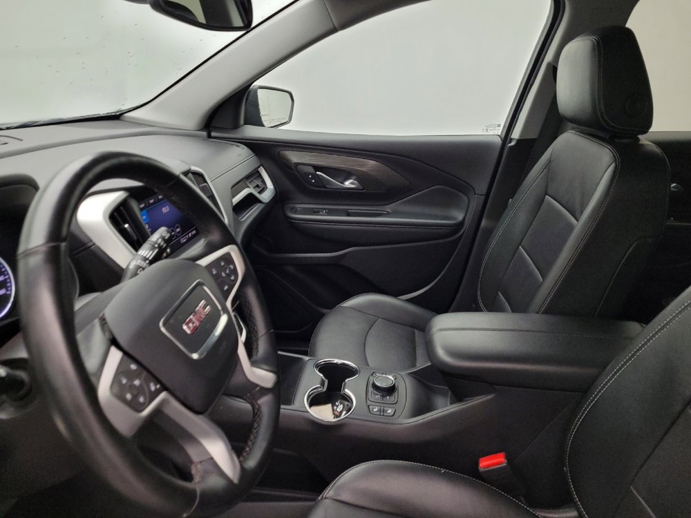 Used 2024 GMC Terrain SLT image 17