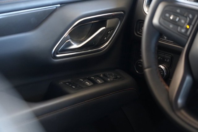 Used 2024 GMC Yukon AT4 w/ Technology Package image 19