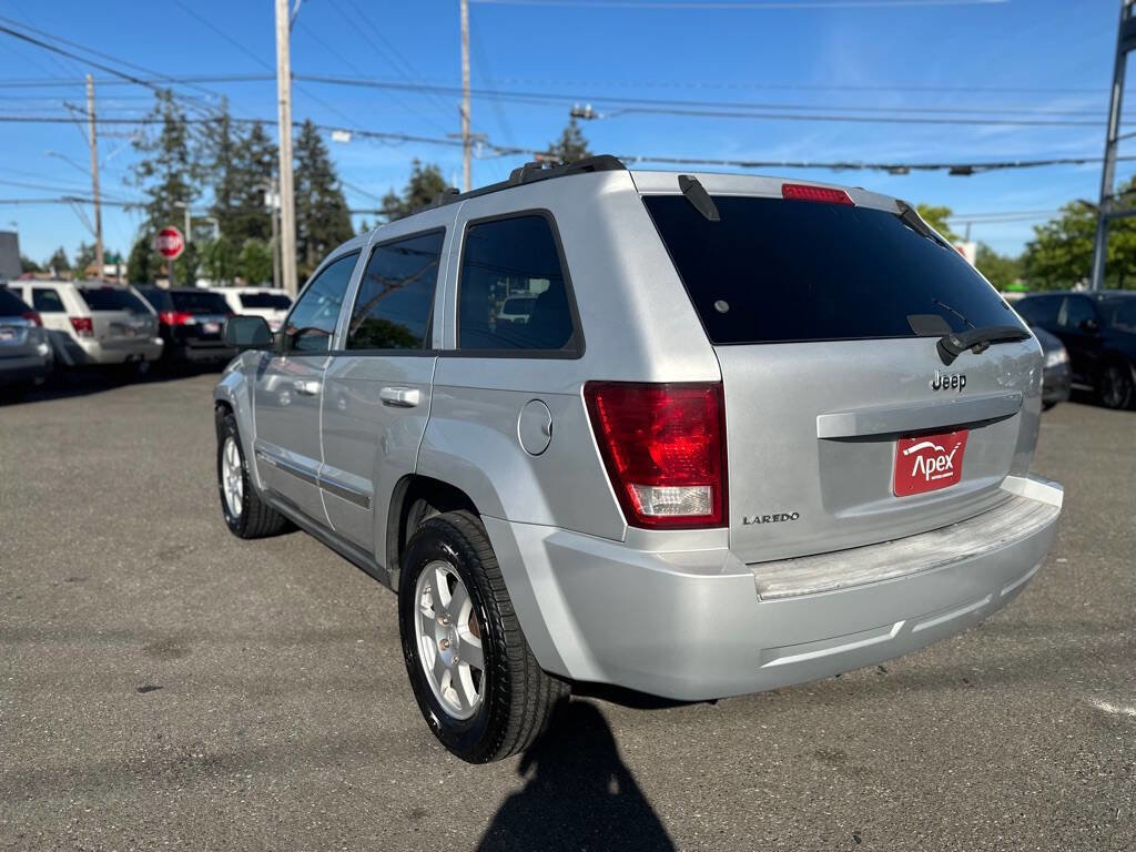 Used 2010 Jeep Grand Cherokee Laredo RWD image 9
