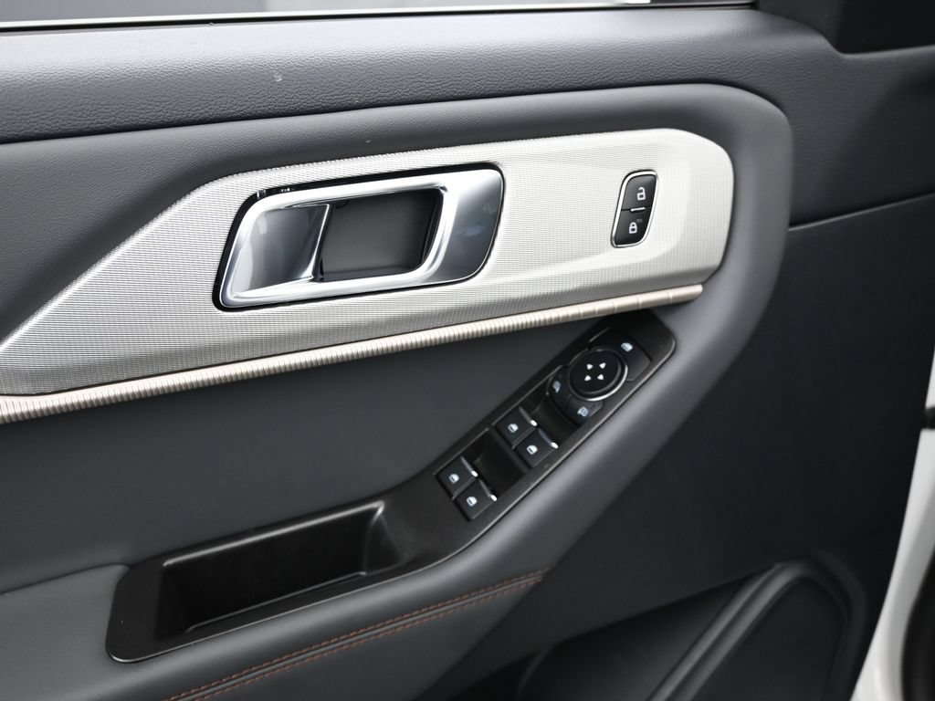 New 2026 Ford Explorer Active RWD image 10