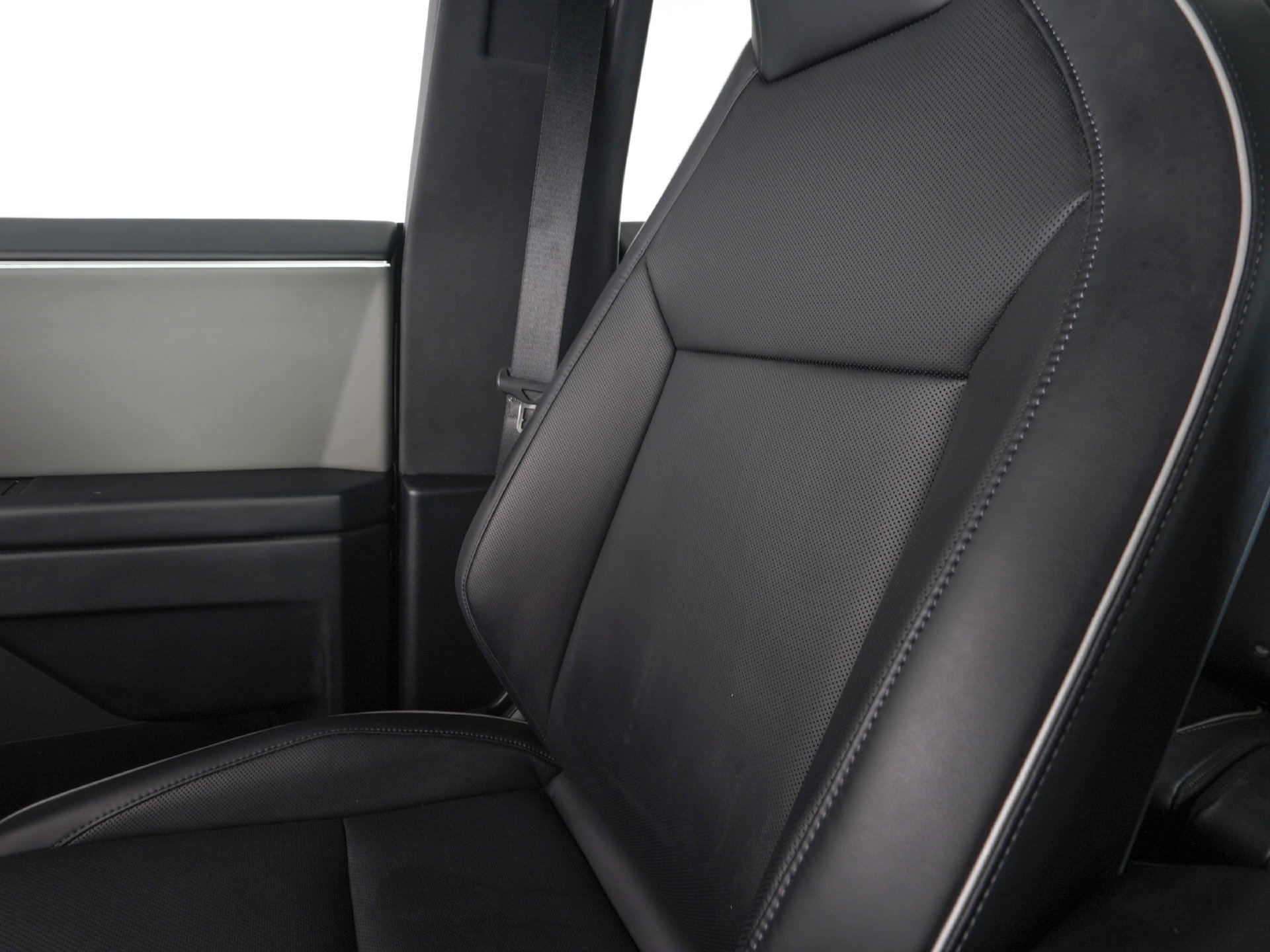 Used 2025 Tesla Cybertruck AWD Crew Cab image 31