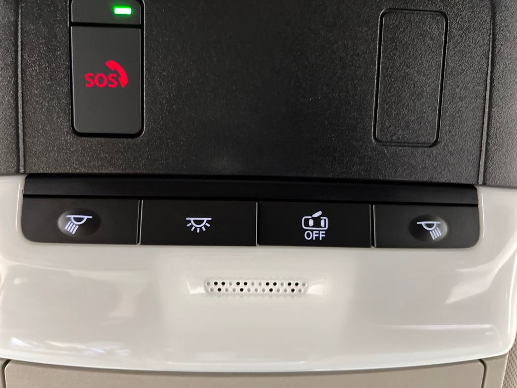 Used 2025 Nissan Rogue SV image 59