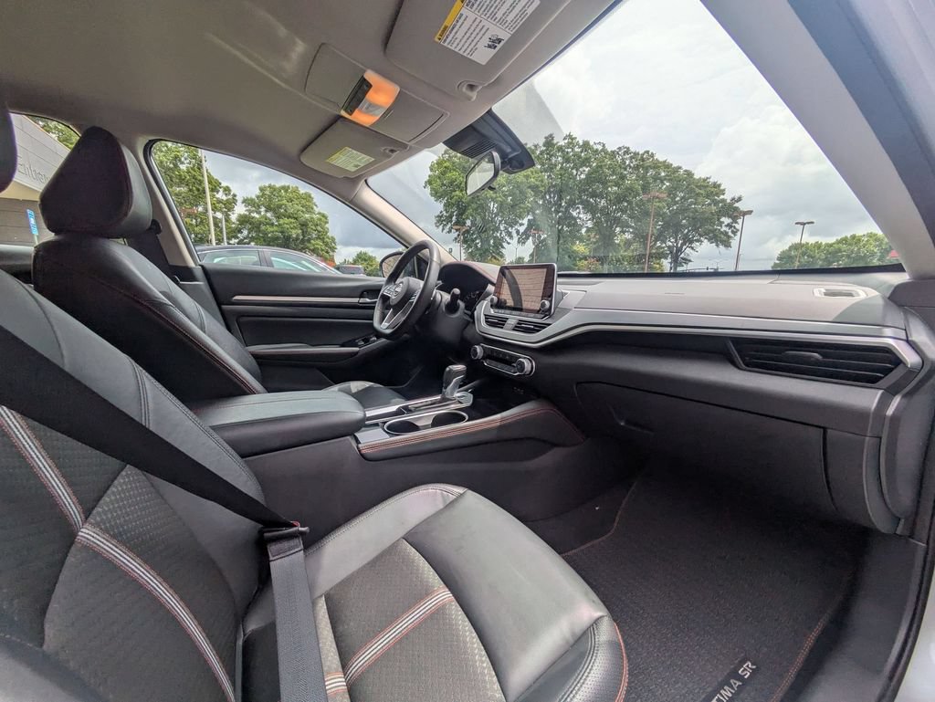 Used 2025 Nissan Altima 2.5 SR FWD image 30