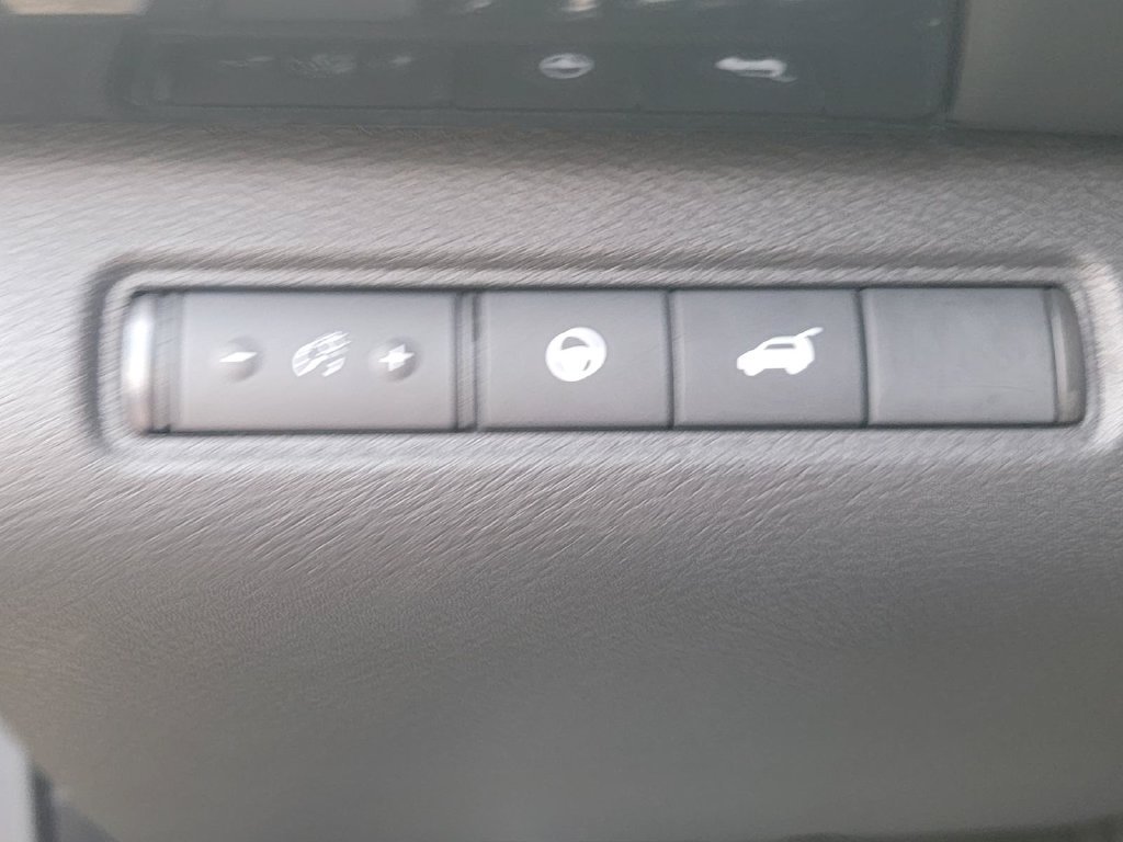Used 2025 Nissan Pathfinder SV AWD/4WD image 34
