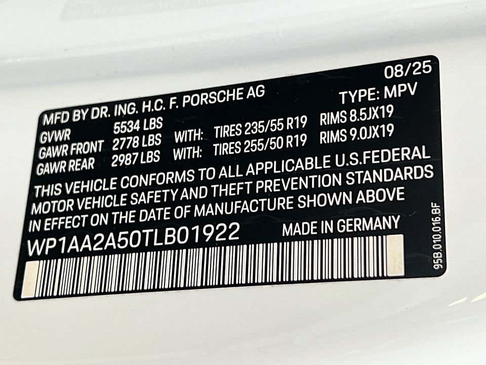 Certified 2026 Porsche Macan AWD/4WD image 35