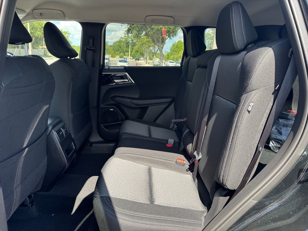 New 2025 Mitsubishi Outlander ES image 15