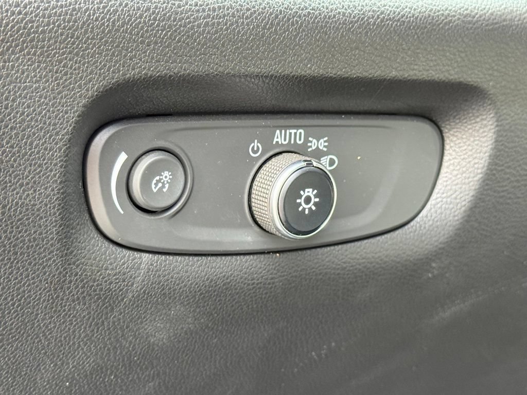 Used 2023 Chevrolet Traverse Premier FWD image 25