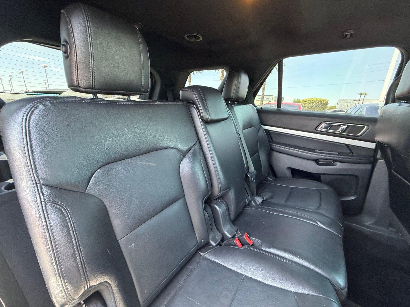 Used 2017 Ford Explorer XLT w/ Equipment Group 202A FWD image 18