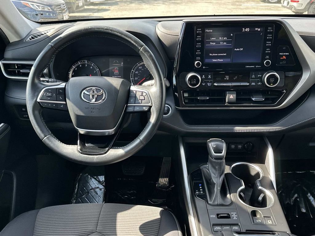 Used 2021 Toyota Highlander LE image 10