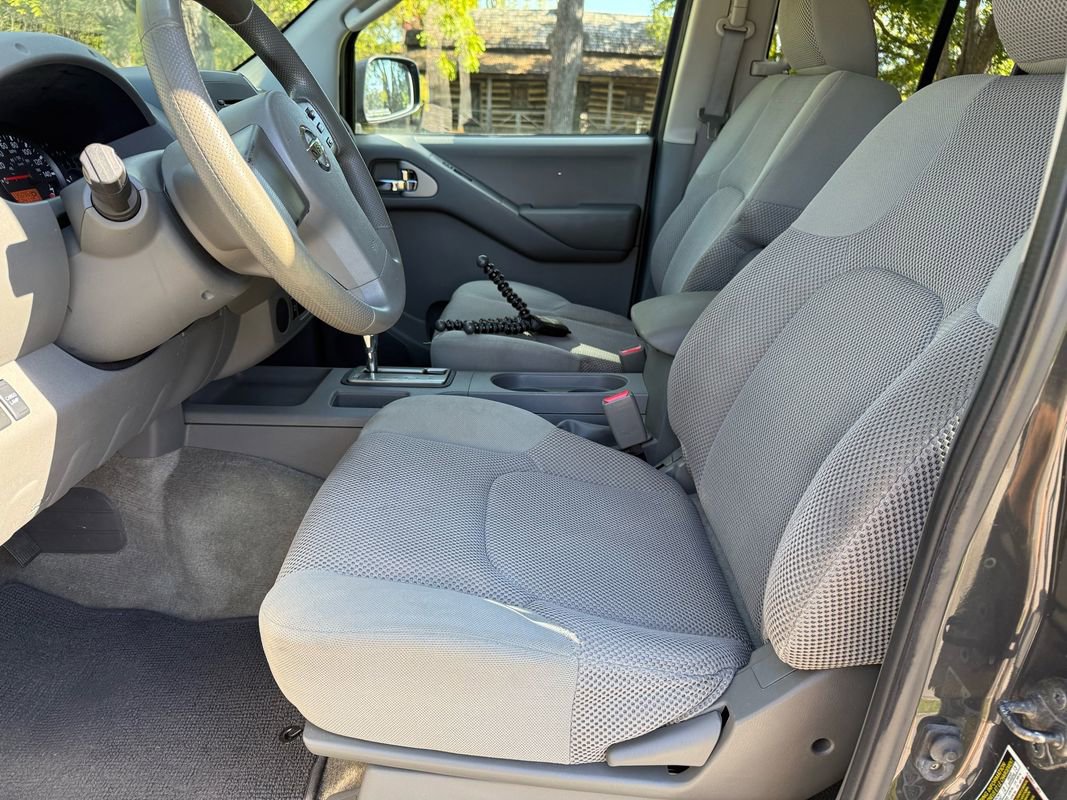 Used 2011 Nissan Frontier SV image 16