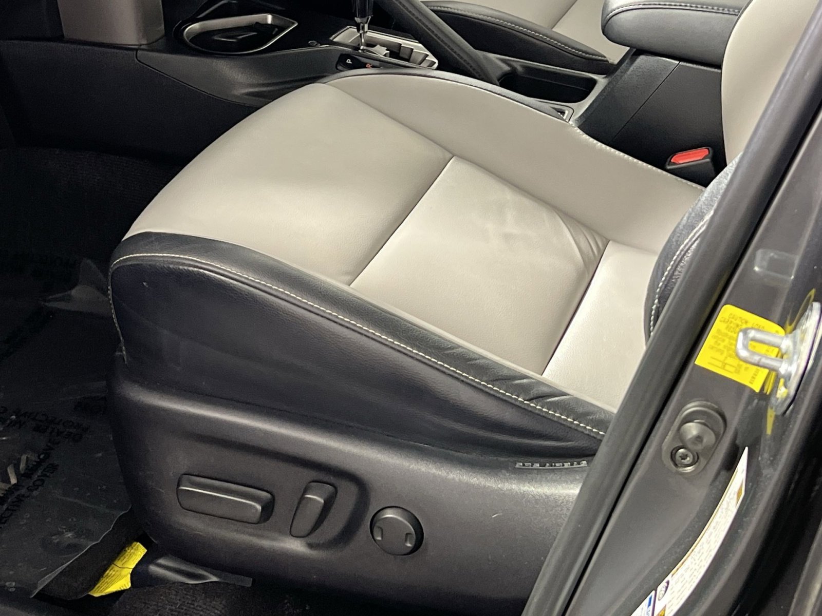 Used 2016 Toyota RAV4 Limited image 11