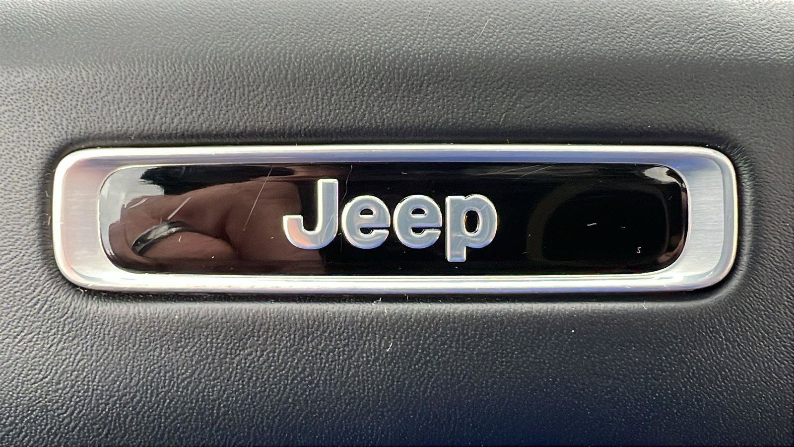 Used 2022 Jeep Grand Cherokee Summit w/ Adv Protech Group IV AWD/4WD image 38