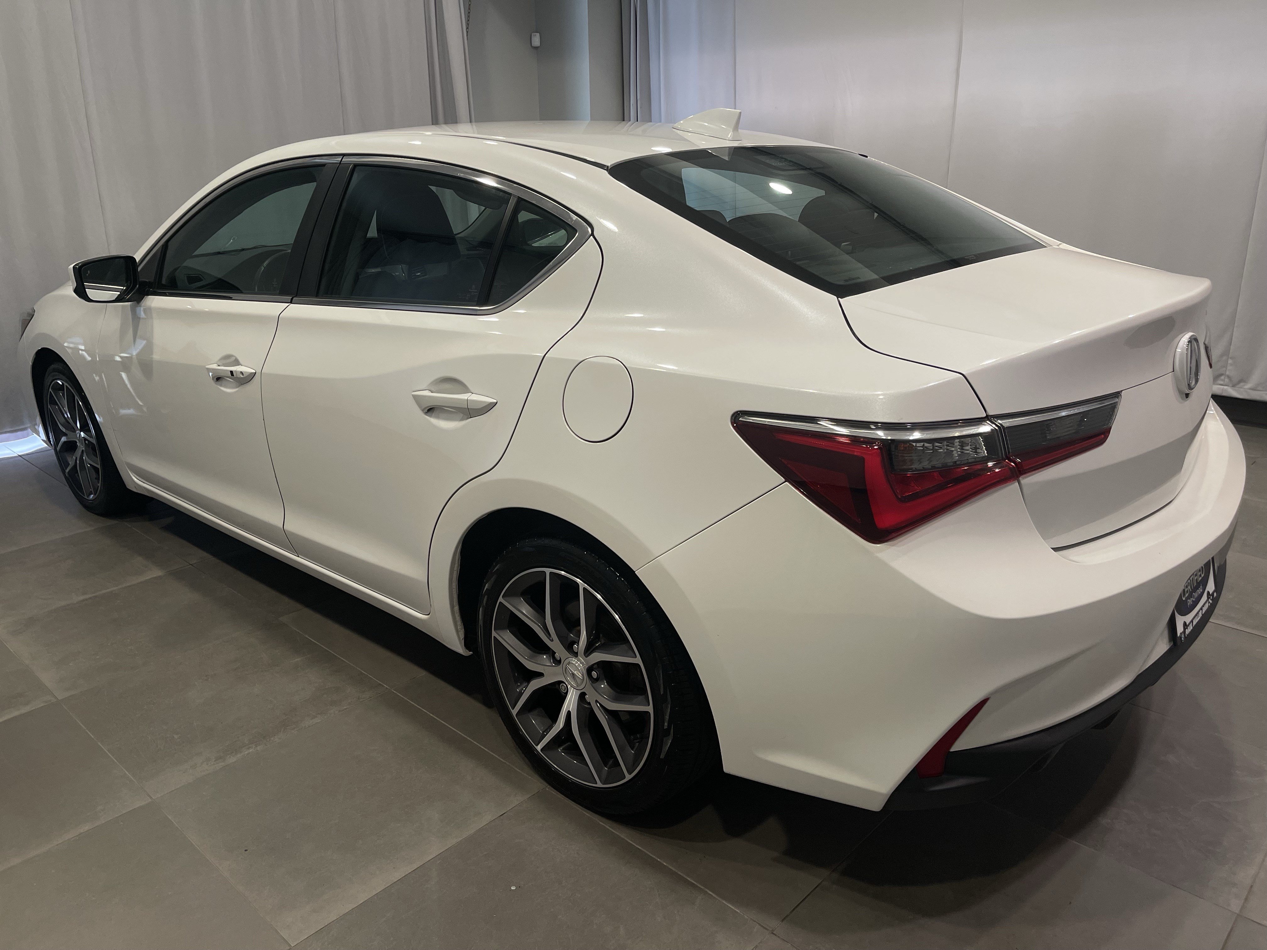 Used 2019 Acura ILX FWD image 4