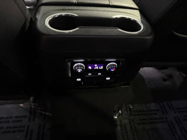 Used 2021 GMC Yukon SLT AWD/4WD image 30