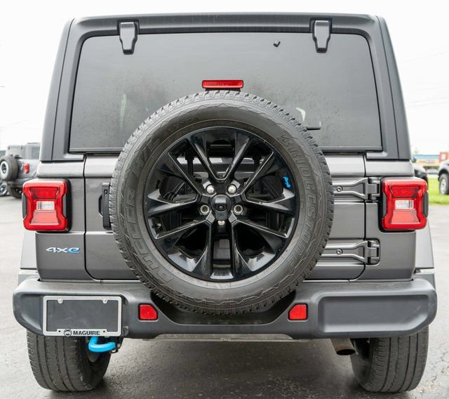 Used 2023 Jeep Wrangler Unlimited Sahara w/ Cold Weather Group AWD/4WD image 7