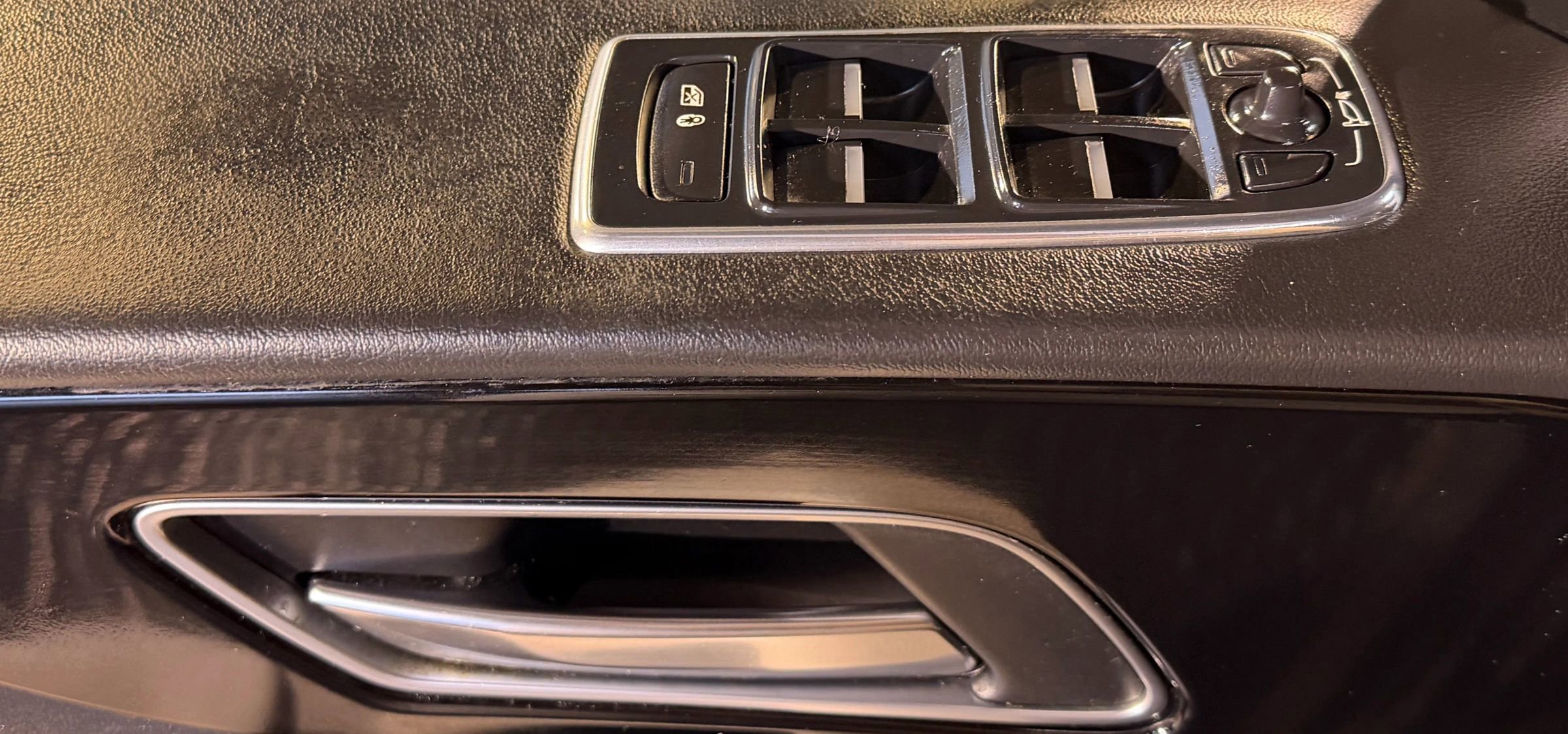 Used 2018 Jaguar F-PACE Premium image 13