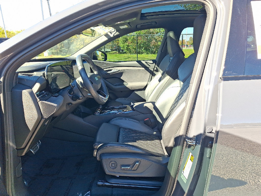 Certified 2025 Audi SQ6 e-tron Prestige AWD/4WD image 14