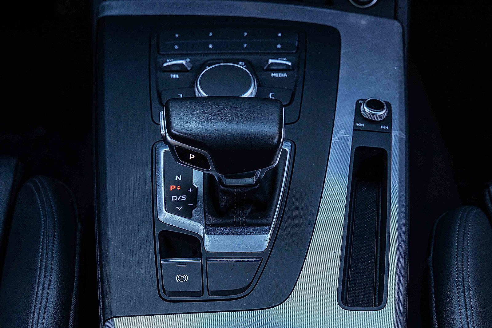 Used 2020 Audi Q5 2.0T Premium w/ Titanium Sport Package image 14