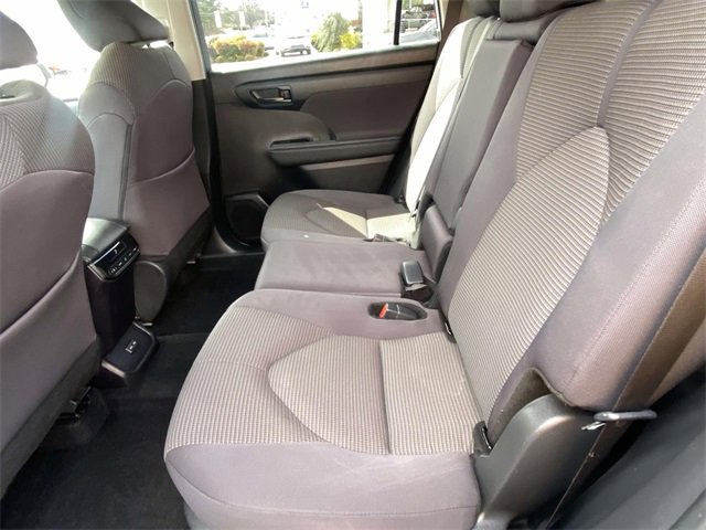 Used 2024 Toyota Highlander LE image 11