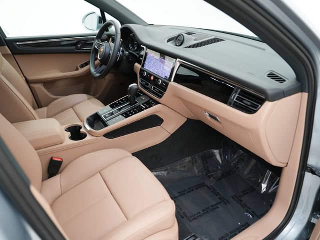 Certified 2026 Porsche Macan AWD/4WD image 25