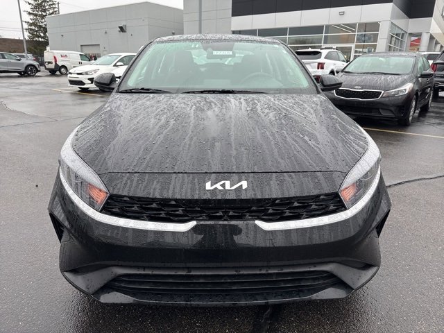 Used 2023 Kia Forte LXS image 2