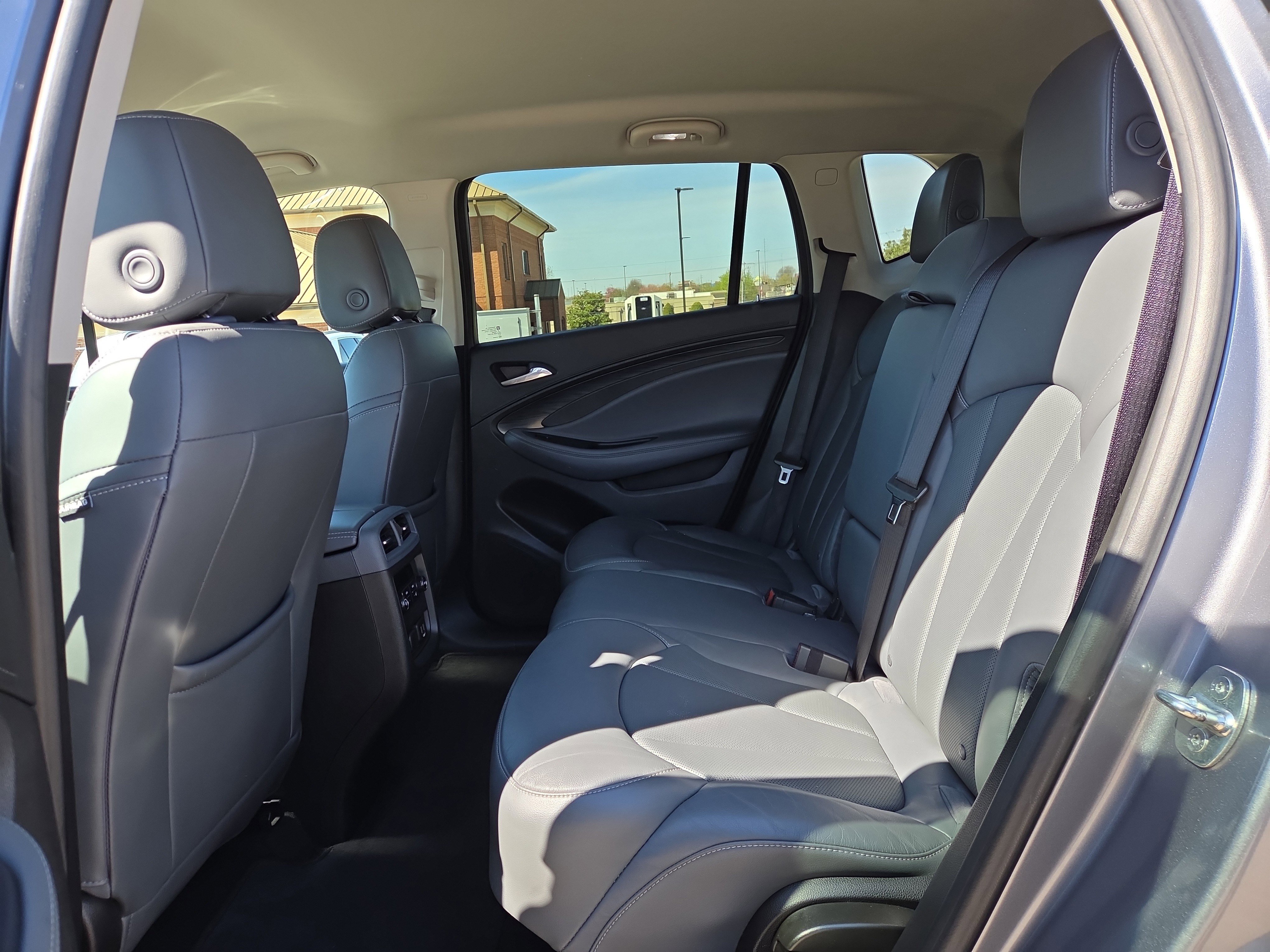 Used 2020 Buick Envision Essence FWD image 11