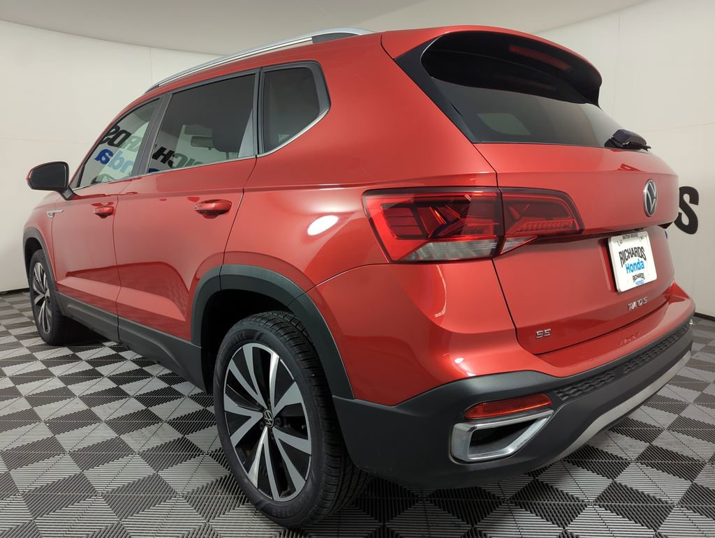 Used 2022 Volkswagen Taos SE image 2