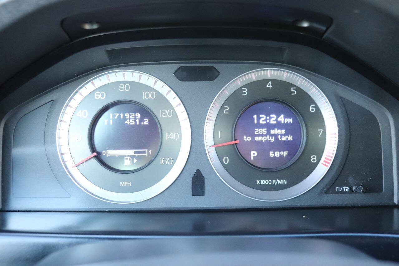 Used 2010 Volvo XC70 3.2 image 26