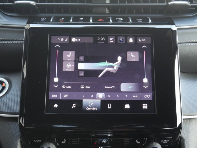 New 2025 Jeep Grand Cherokee Altitude image 22