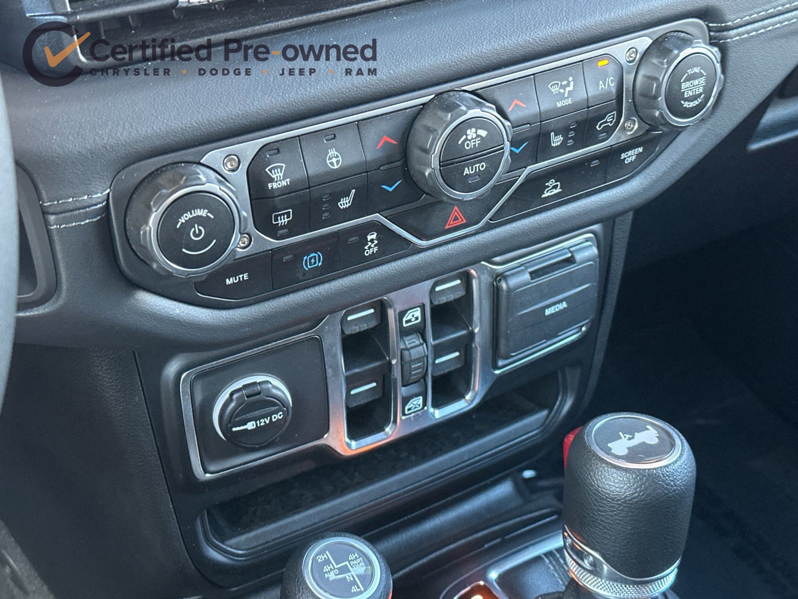 Used 2025 Jeep Wrangler Unlimited Sahara AWD/4WD image 21