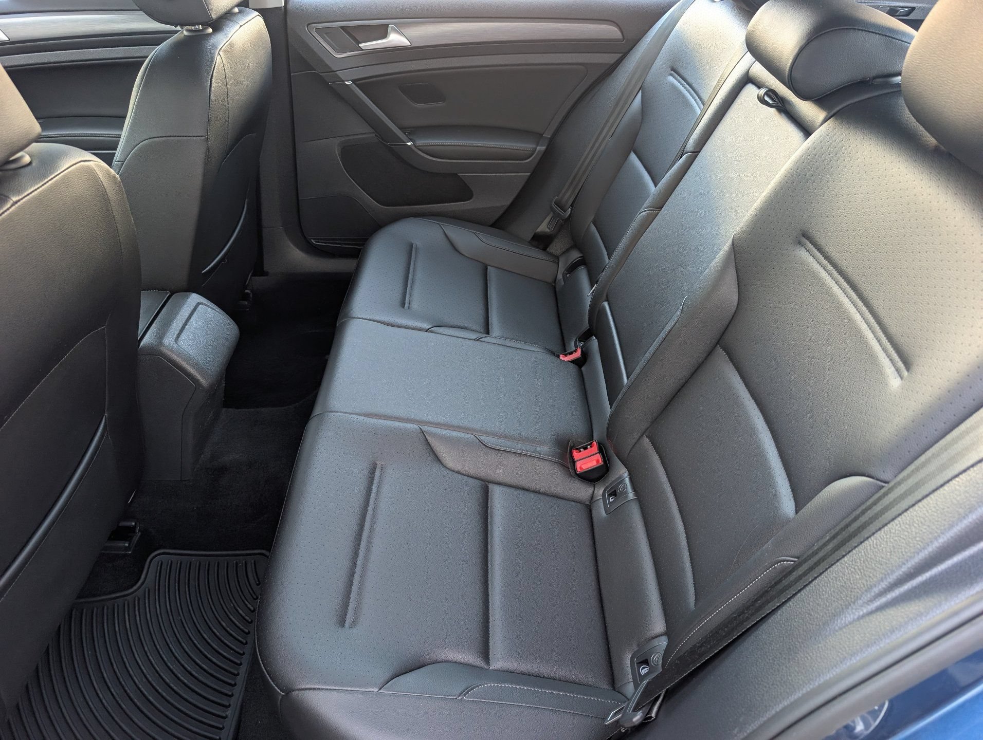 Used 2019 Volkswagen Golf SE FWD image 16