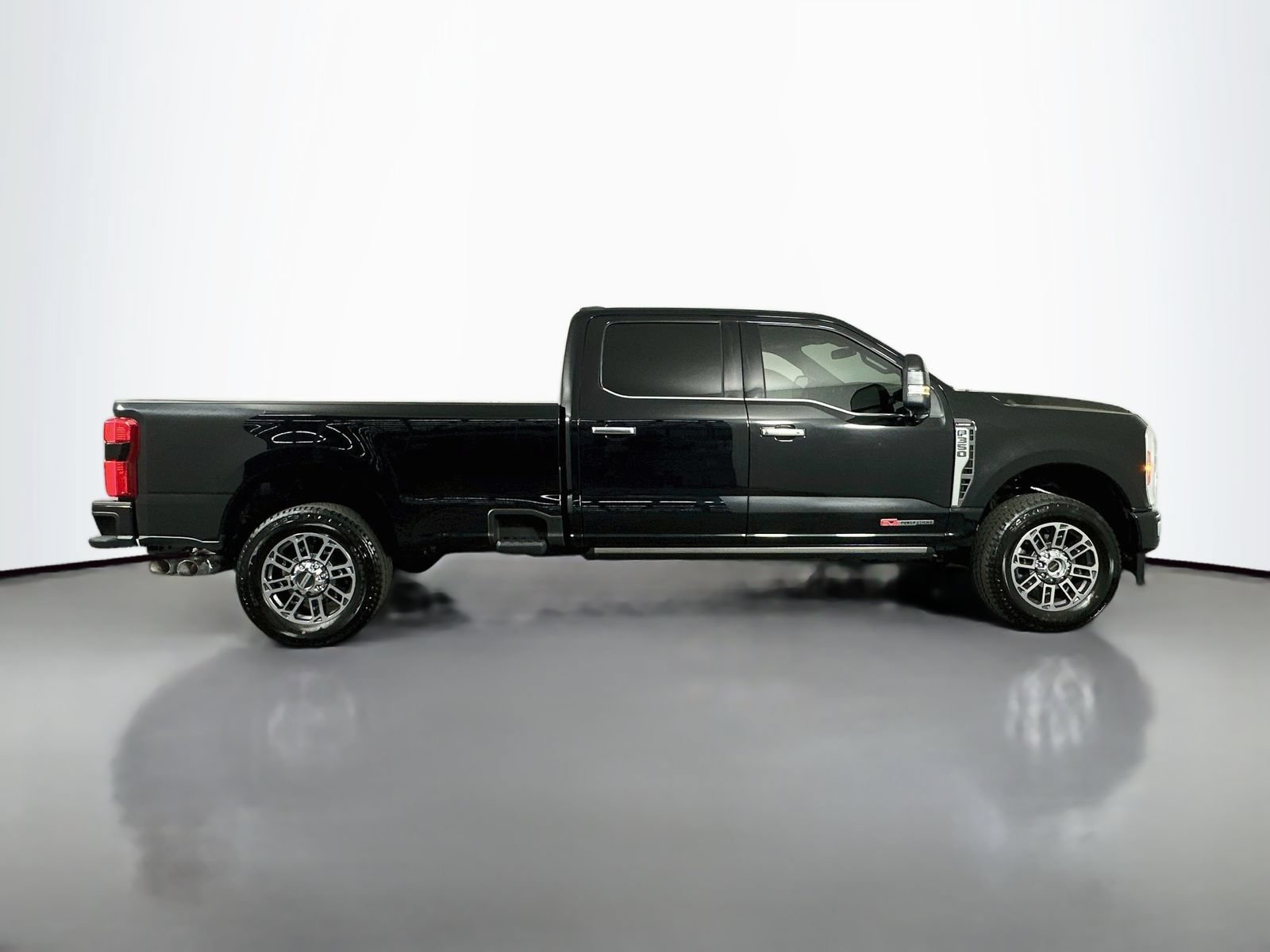 Used 2023 Ford F350 Limited w/ FX4 Off-Road Package AWD/4WD image 9