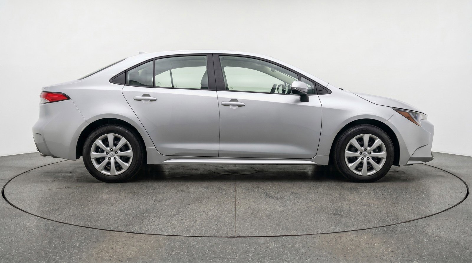 Used 2025 Toyota Corolla LE FWD image 11