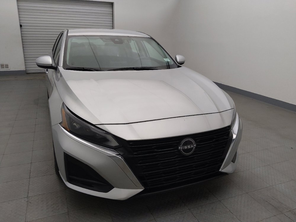 Used 2023 Nissan Altima 2.5 SV image 14