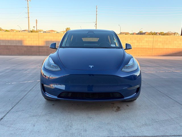 Used 2024 Tesla Model Y Long Range AWD/4WD image 2