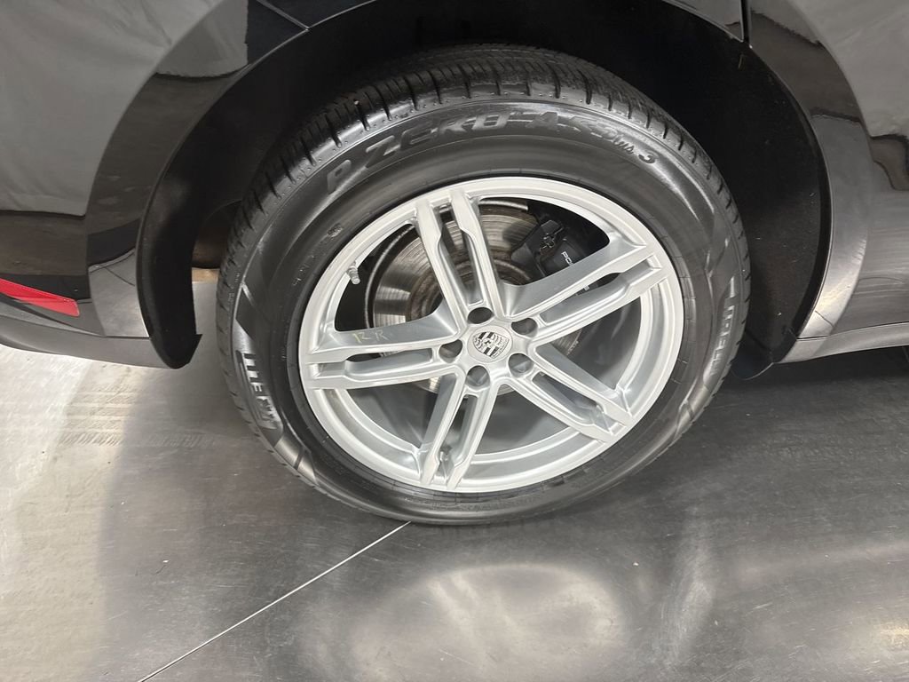 Used 2024 Porsche Macan image 13