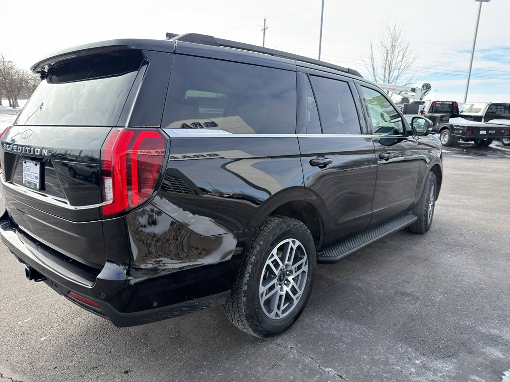 Used 2025 Ford Expedition Active image 6