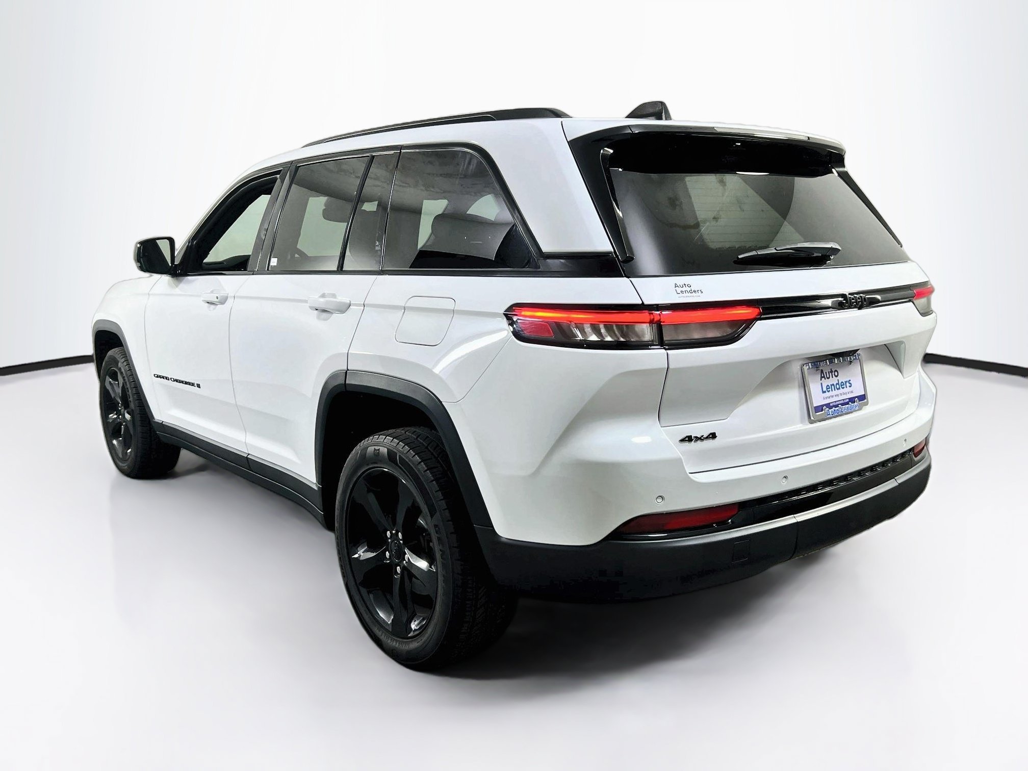 Used 2023 Jeep Grand Cherokee Altitude AWD/4WD image 7