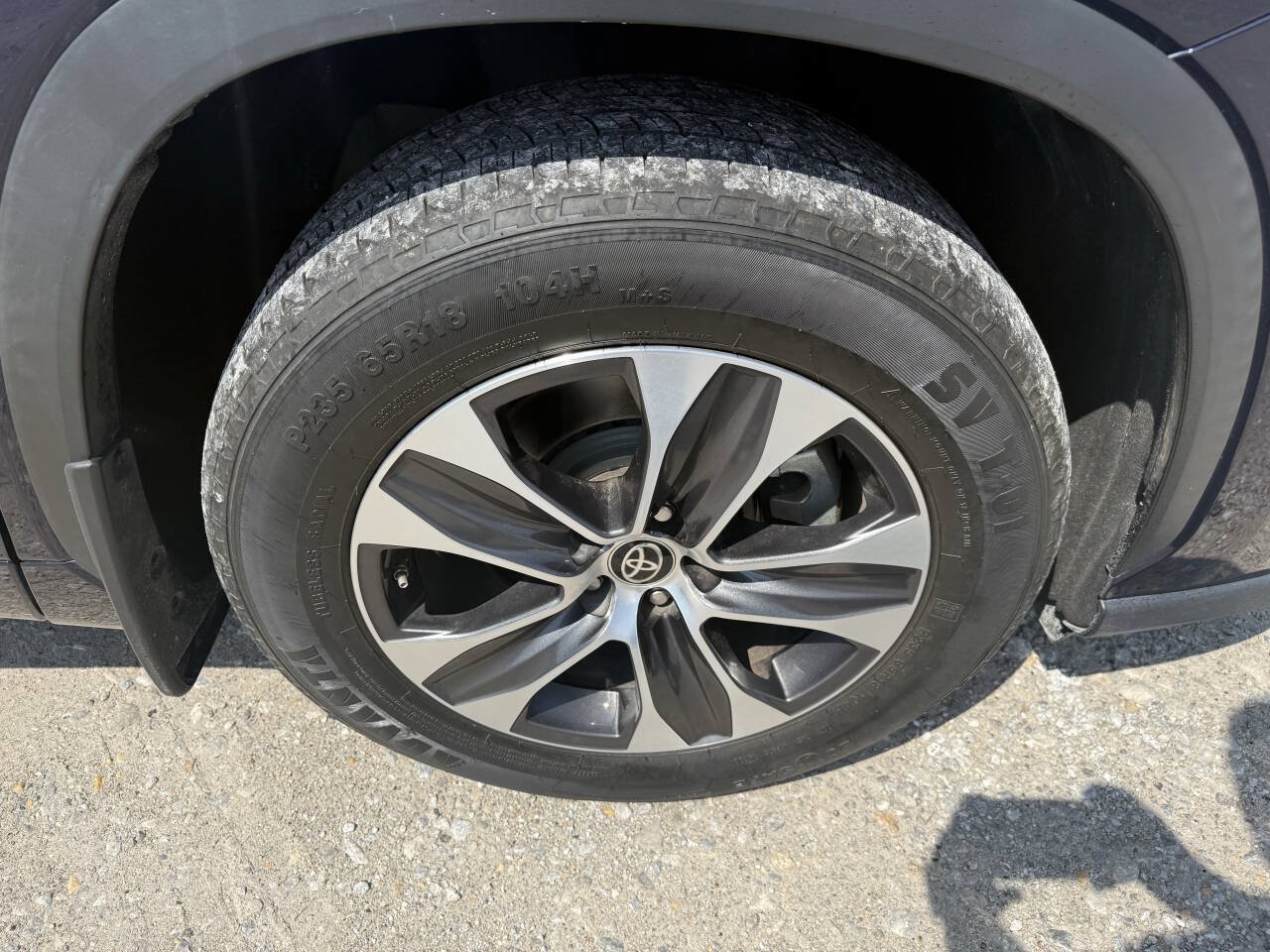 Used 2021 Toyota Highlander XLE AWD/4WD image 12
