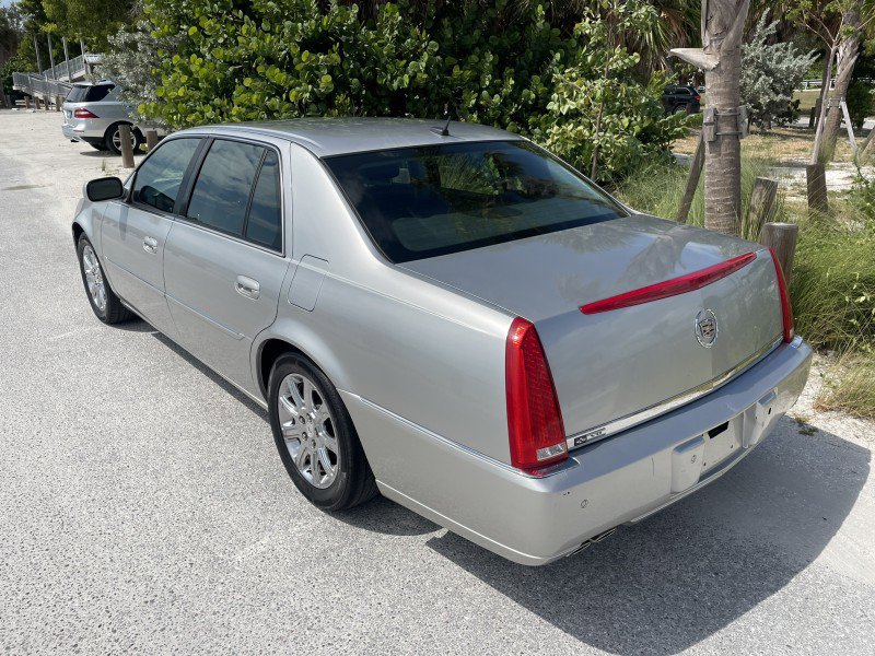 Used 2008 Cadillac DTS w/ Sun And Sound Package image 30