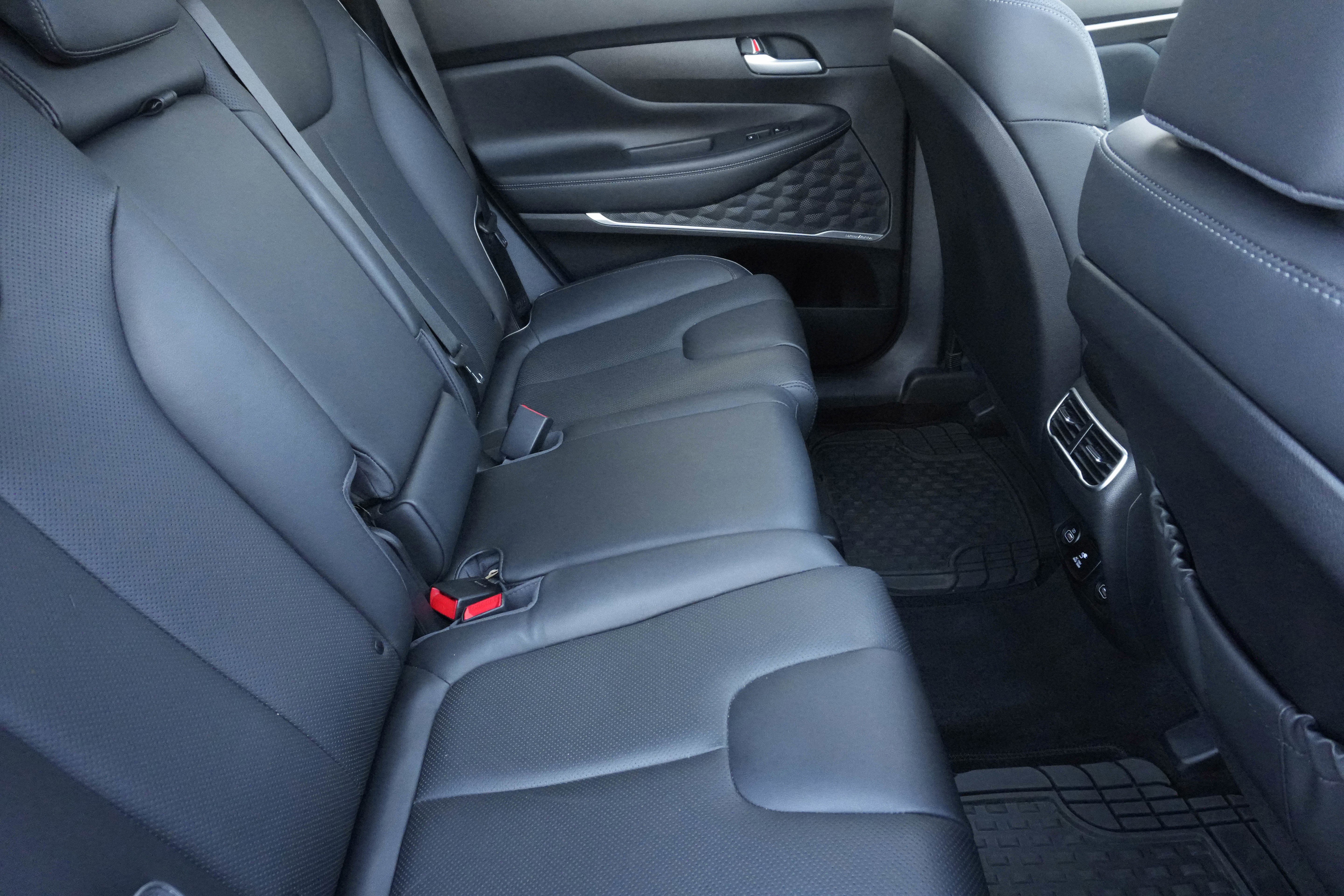 Used 2021 Hyundai Santa Fe Limited w/ Cargo Package image 32