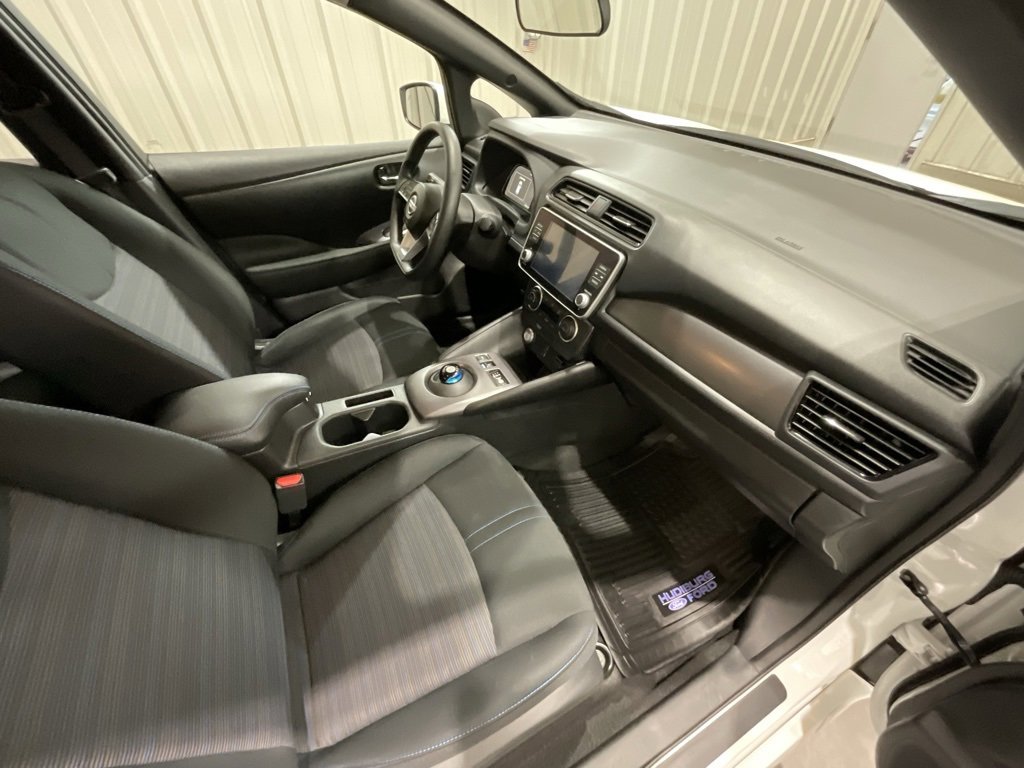 Used 2025 Nissan Leaf S image 13