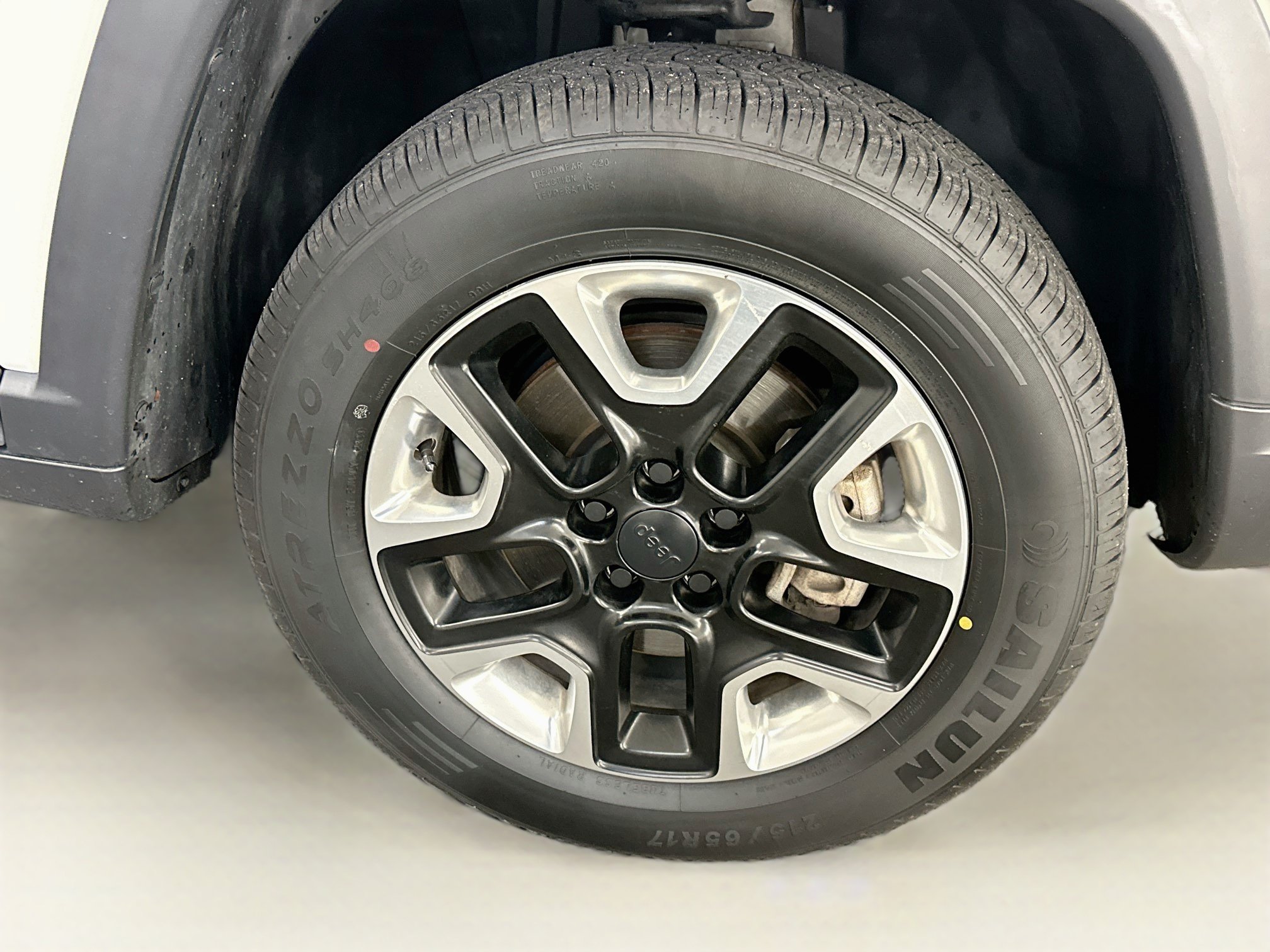 Used 2017 Jeep Compass Trailhawk w/ Leather Interior Group AWD/4WD image 11