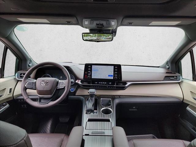Used 2023 Toyota Sienna Platinum AWD/4WD image 18