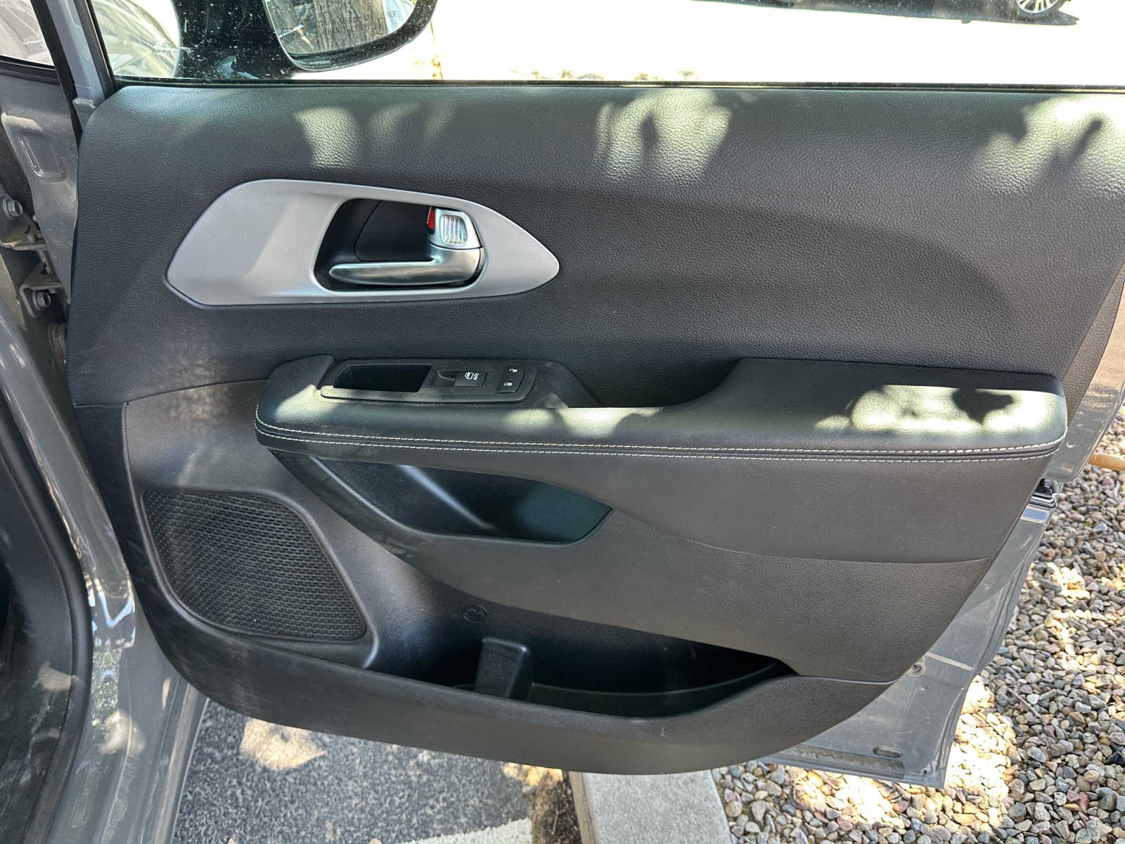 Used 2025 Chrysler Pacifica Limited FWD image 28