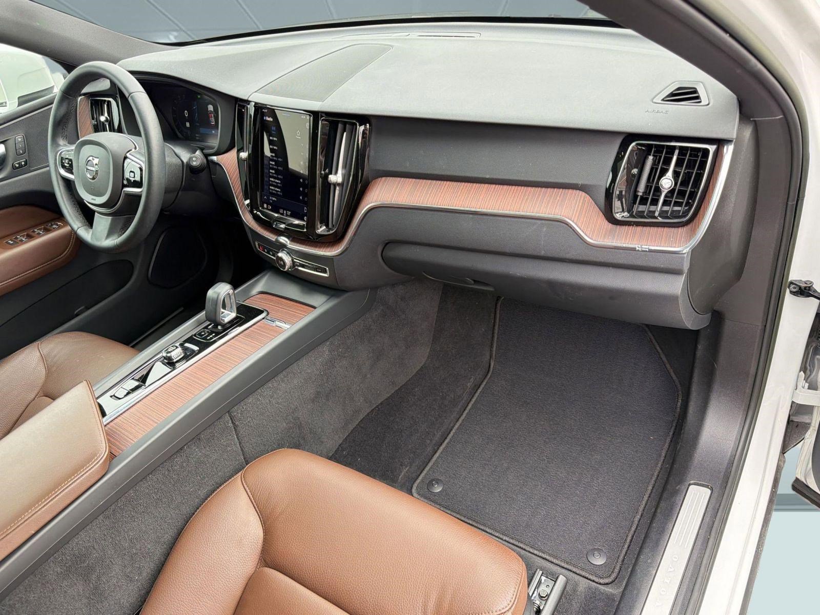 Certified 2023 Volvo XC60 B5 Plus w/ Protection Package Premier FWD image 31